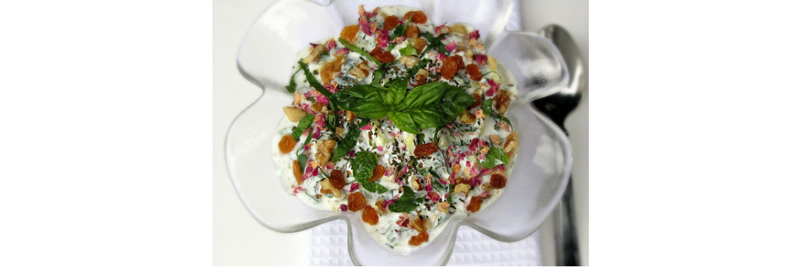 Yogurt with Herbs, Raisins and Walnuts (Mast-o-Sabzi) Recipe